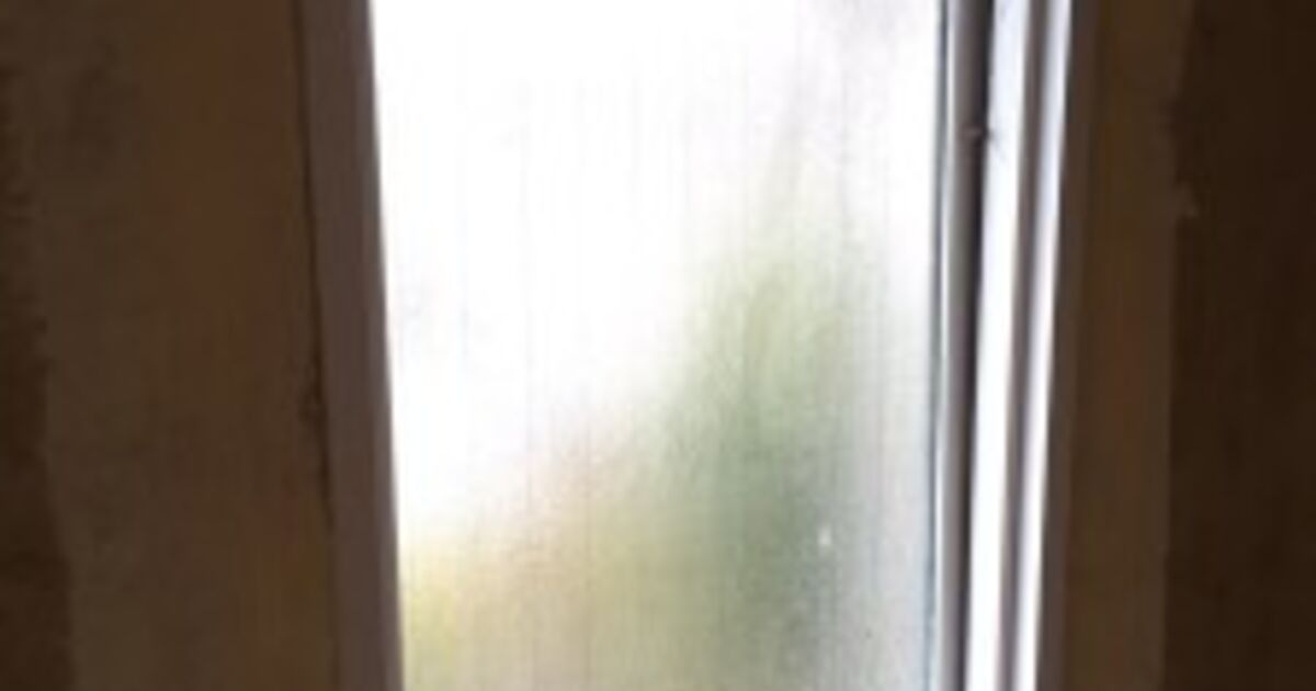 小窓の隙間風対策に二重窓を取り付け 宝塚市中山桜台 二重窓や防犯窓 への交換を中心にお客様からご相談いただいた様々なお悩みへの対応事例をご紹介しております