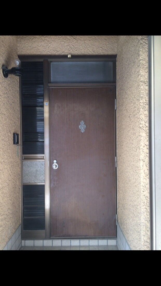 施工前の玄関ドア