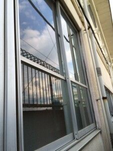 幼稚園窓ガラス　施工後