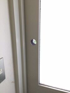 取り付け穴　裏