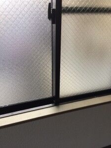 網入り型板ガラス　割れ替え後