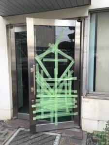 線入りガラス　交換前