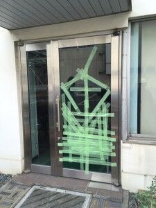 線入りガラス　交換前