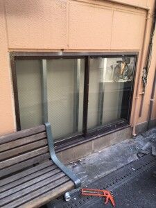 割れた窓ガラス　交換後