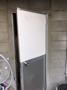 施工前　応急処置板張り